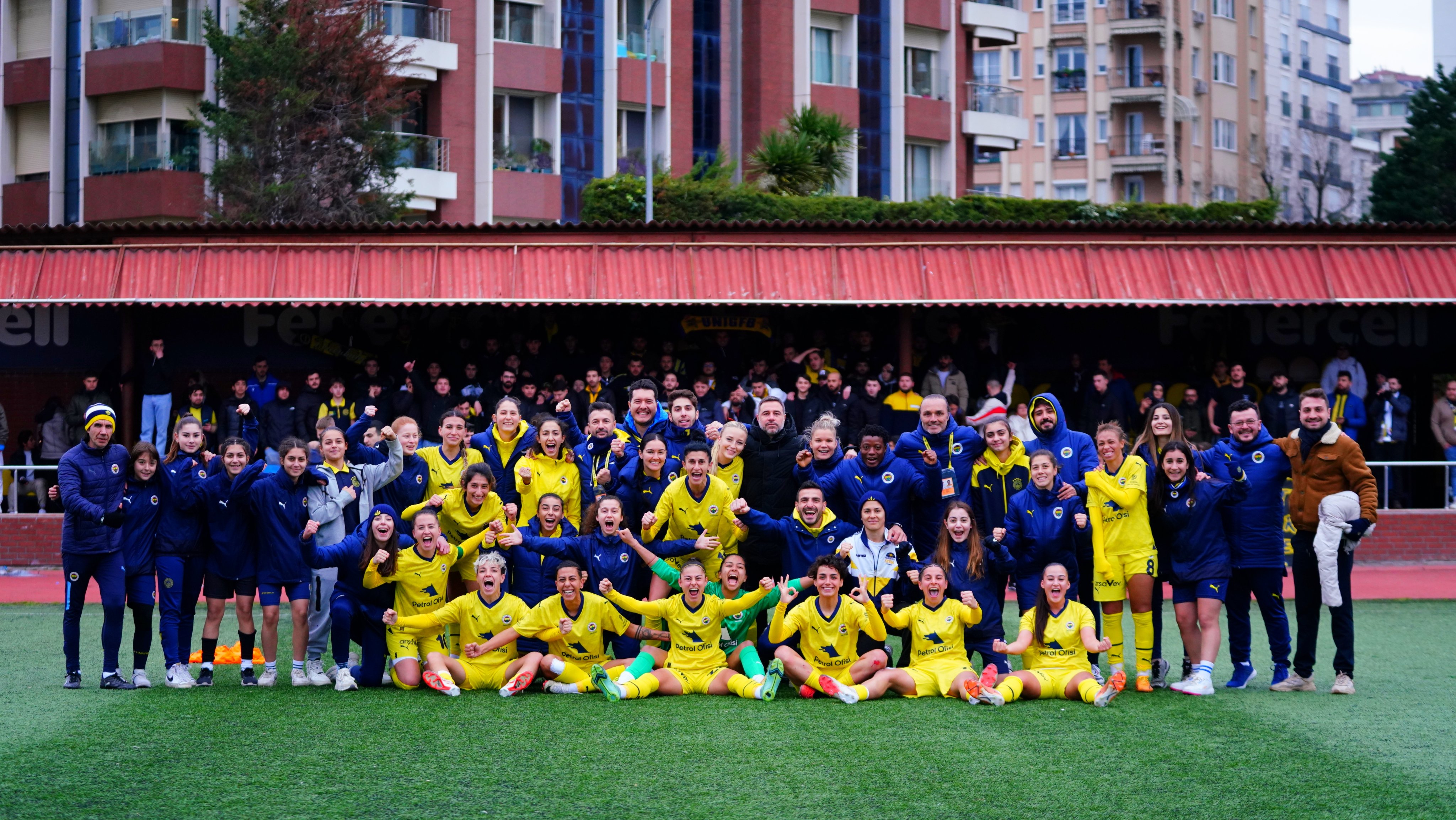 Fenerbahçeli kadın futbolcular zirvede 